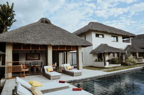 Beachfront Luxury Villa with Infinity Pool