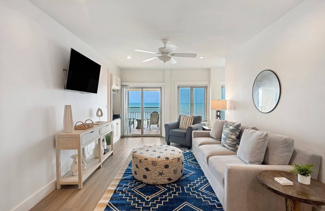 BEACHFRONT! Modern, upgraded villa! East Beach Kiawah!