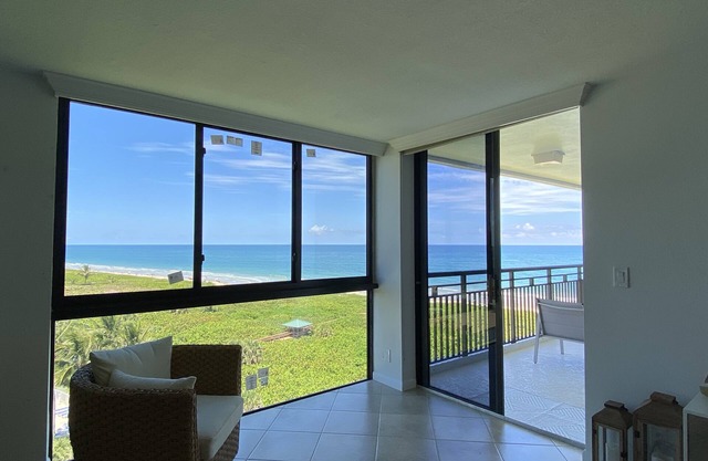Beachfront N. Hutchinson Island Paradise w breathtaking views from every room!