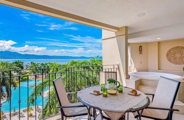 Beachfront Ocean View 2 BR condo SITE ONLY FOR FAMILY AND FRIENDS