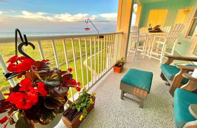 Beachfront Paradise! Beautiful Beachfront Views - Brand New Elevator
