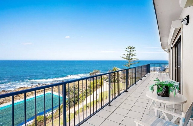 Beachfront Penthouse at The Entrance - Beach Pool right infront