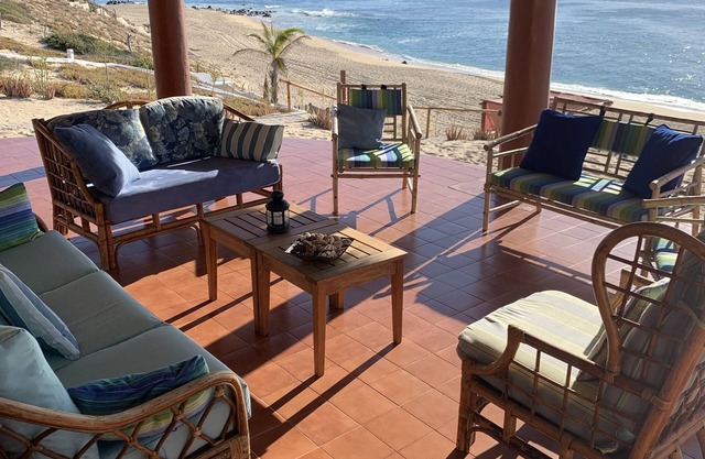 Beachfront property - swimmable beach — accommodates from 2 to 12 people.