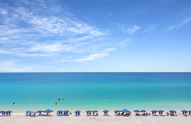 Beachfront | Remodeled | Heated Pool l Beach Gear | Fully-Stocked | 10 Beds
