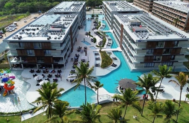 Beachfront resort in Muro Alto with smart, pet-friendly pool and 4-star accommodation