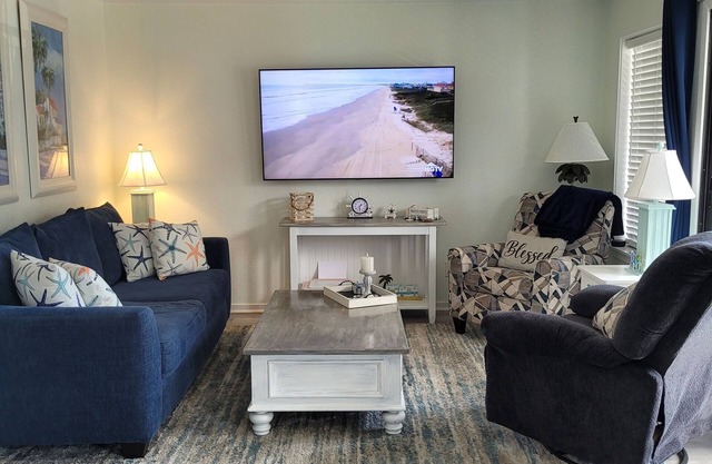 BEACHFRONT RESORT w/AMAZING OCEAN VIEW-STEPS FROM THE SHORE