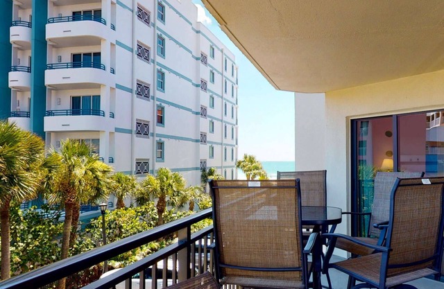 Beachfront Resort w/Pool. Great Location on St. Pete Beach. Private Balcony, Updated & Comfortable.