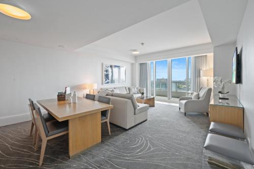 Beachfront Ritz-Carlton Luxury 1BR Residence