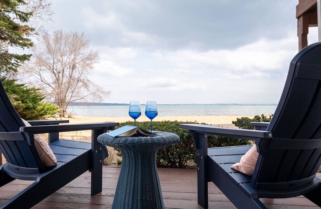 Beachfront Serenity 101|Direct Beach Access |Near Downtown + Tart Trail