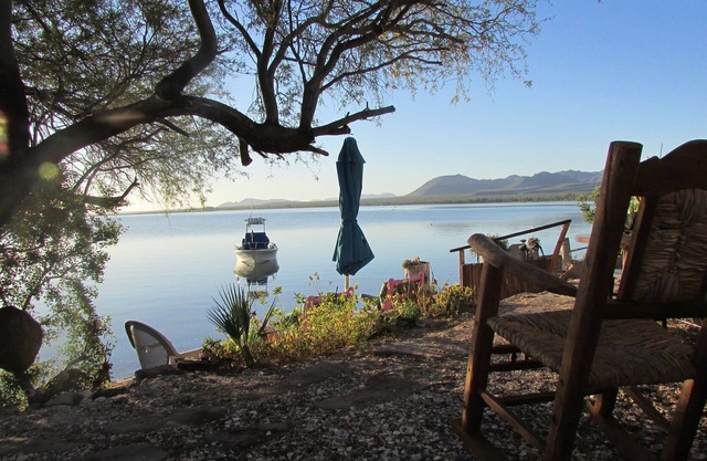 BEACHFRONT/sleeps 4-5/Whale Sharks/New Fridge/Kayaks available