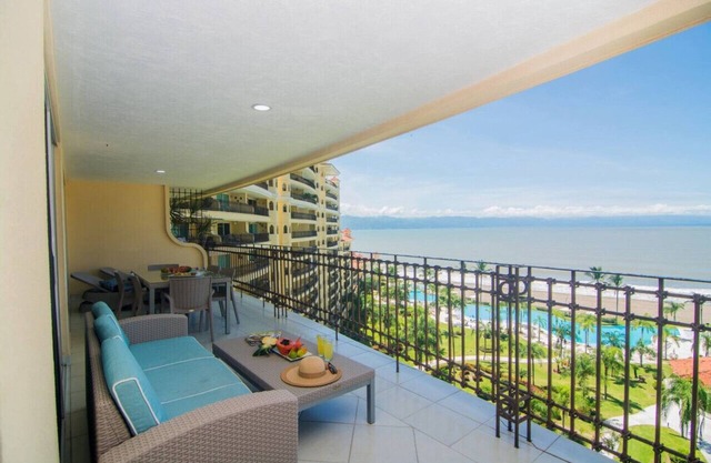 Beachfront superb location close to everything