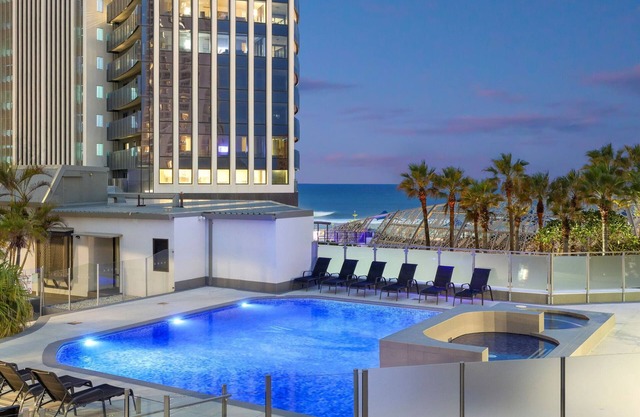 Beachfront Surfers Paradise Apartment with Pool