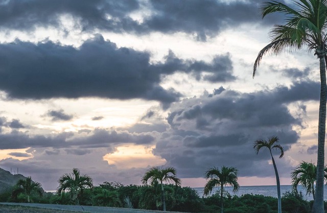 Beachfront Sweet Breeze Condo w/pool