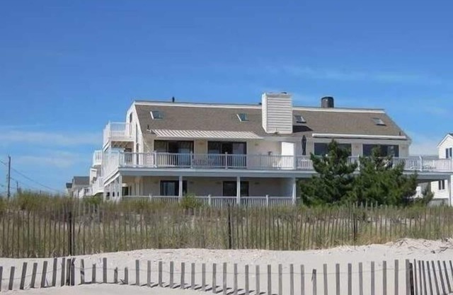 Beachfront Townhouse in Townsends Inlet. Friday-Friday rentals.