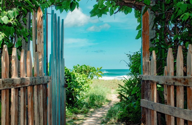 Beachfront villa 5 BR/4 BA, private pool, free parking, seconds from the beach