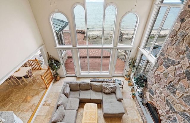 Beachfront Villa for Rent –Sleeps 15, Private Beach close to Niagara Falls