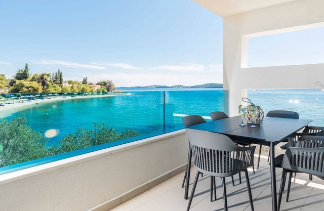 Beachfront Villa Fresca (F3) Luxury Apartment 4+1 guests