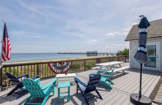 Beachfront w/Private Access & 2 Decks - Spacious & Well-Equipped Home