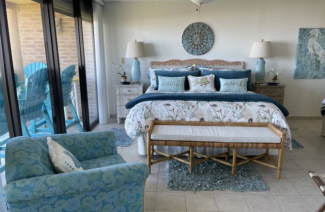 Beachfront with fantastic balcony! Amazing 3rd floor views!