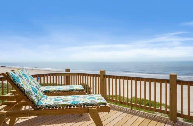 Beachfront3BR Steps to Sand Sleeps 10+Pet Friendly