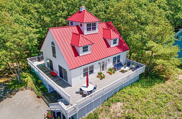 Beachin Lighthouse Villa at Silver Lake Sand Dunes and Little Sable Lighthouse