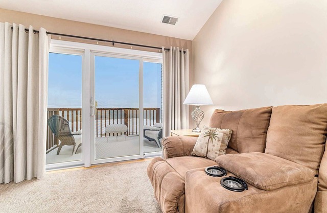 Beachside 322 Waterfront Condo