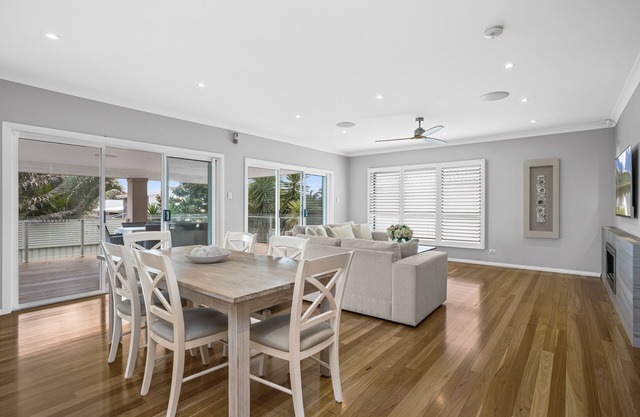 Beachside 4 Bedroom Luxury Home - meters to the beach!