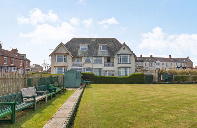 BEACHSIDE APARTMENT, pet friendly in Hornsea