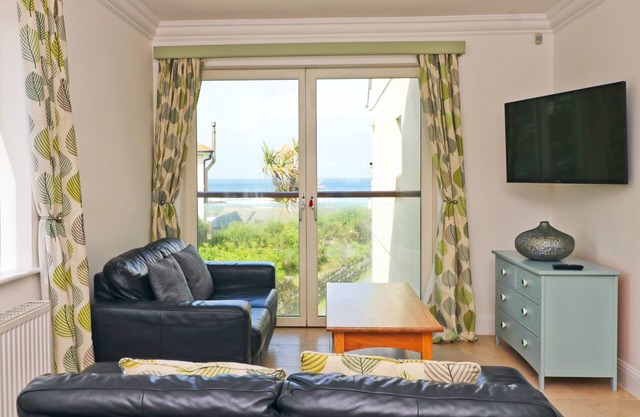 Beachside apartment, two storeys with sea views