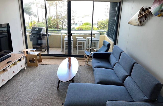 Beachside Bliss just a sand castle from everything, 2BR, 2BA Apartment, sleeps 6