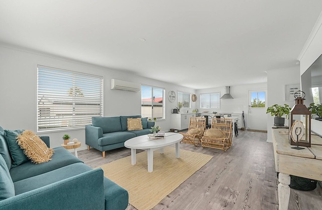 Beachside Cottage : 3 BR, 1 BA in Hawley Beach, Sleeps 6