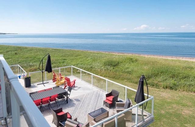 Beachside Getaway Villa with space for 20+