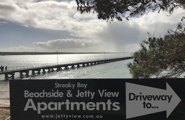 Beachside & Jetty View Apartment 6 (Captains Apartment)
