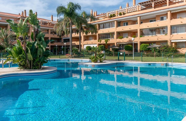 Beachside paradise: Stylish 3BR apt near the beach