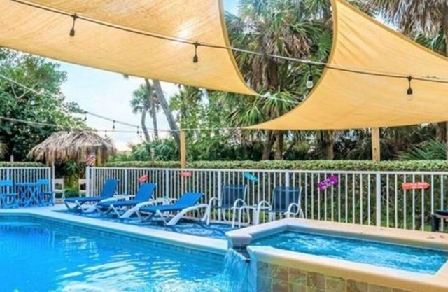 Beachside Private Paradise!Swimming pool/hot tub,hiking trails,putting green