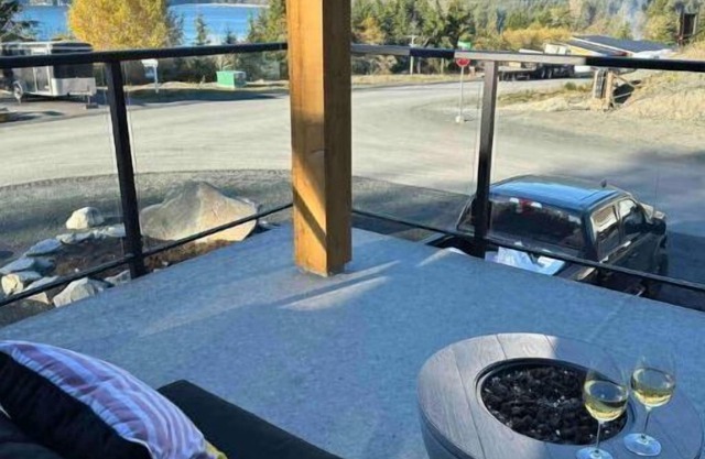 Beachview Retreats - Luxury home with ocean view, hot tub, and pool table