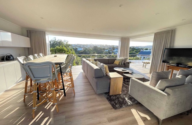 Beachy Head Hideaway 10 | Sea Views, Robberg Beach