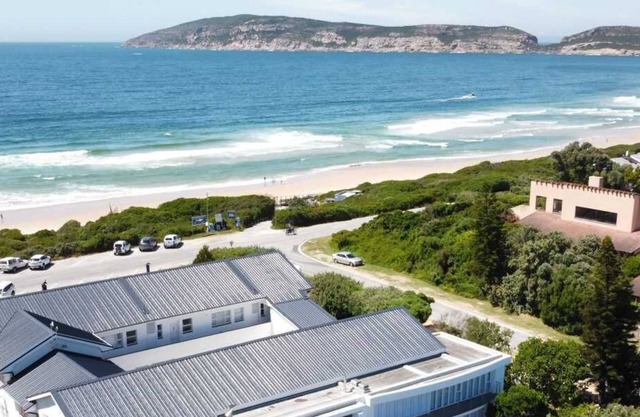 Beachy Head Hideaway 9 | Overlooks Robberg 5 Beach