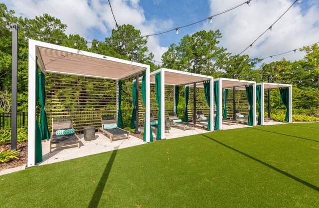Beachy Oasis: Posh 2BR/2BA with Pool & Gym