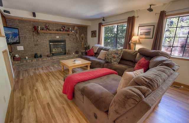 Bear Country - Hot Tub & Deck W/BBQ
