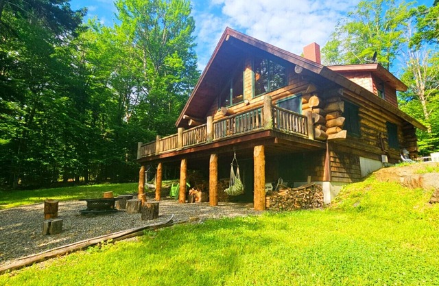 Bear Cove Hideaway- Secluded Cabin on Lake Brassua