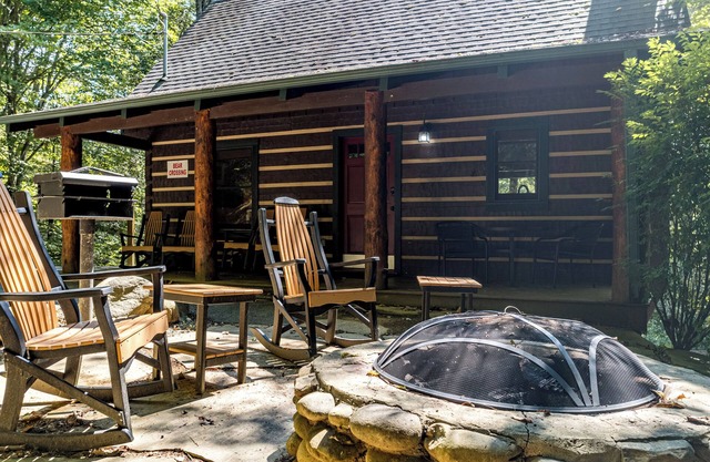 Bear Crossing: Charming Cabin with Beautiful View of The Great Smoky Mountains