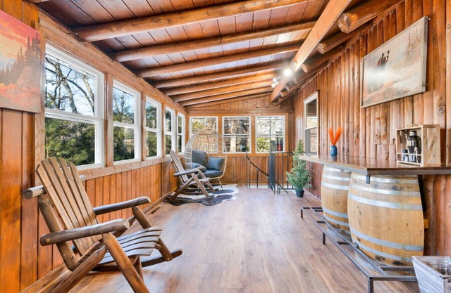 Bear Hollow 3 bedroom 2 bathroom W/game room!