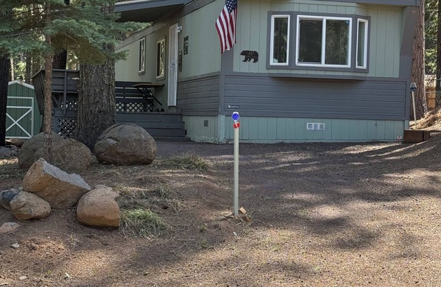 Bear Necessities n2 bed 2 bath located on the Peninsula at Lake Almanor Ca.