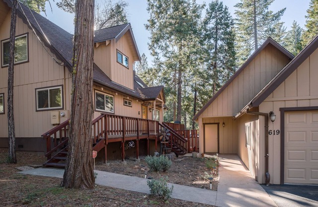 Bear's Outpost- ~ Central Heat!Stay 4 nights, Get 5th night free