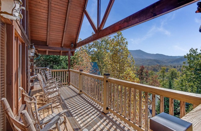 Bear Slide | Game Room + Hot Tub & Mountain Views!