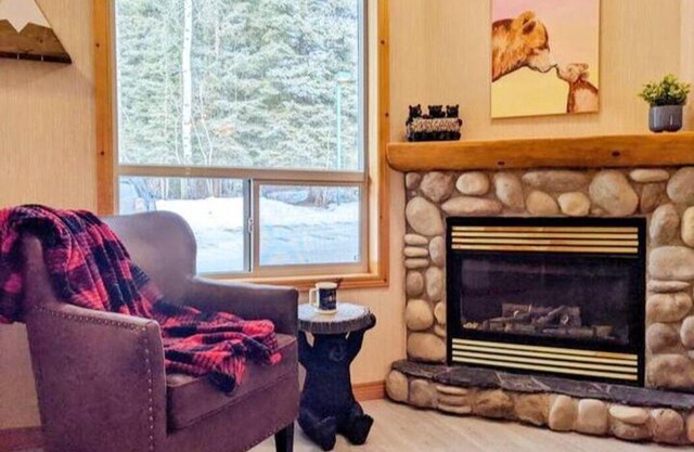 Bear Themed Townhome! 2BR 2Bath - Cozy & Rustic!