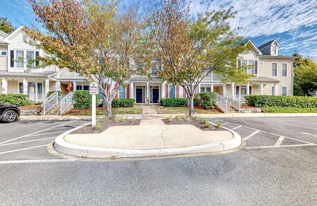 Bear Trap Dunes home w/AC, fireplace, balcony, W/D, beach shuttle