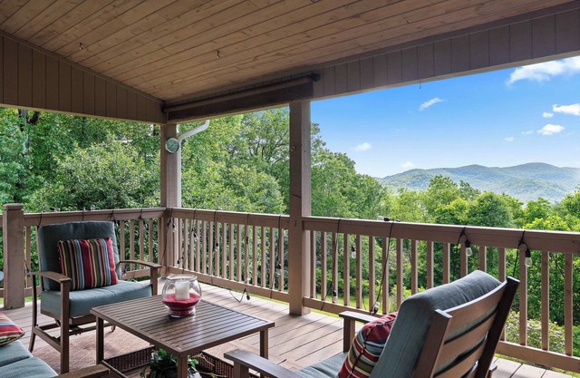 Bear View Cabin | Historic Highlands with Beautiful Mountain Views