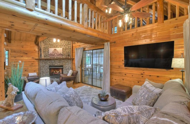 Bearfoot Bend Cabin in Blue Ridge
